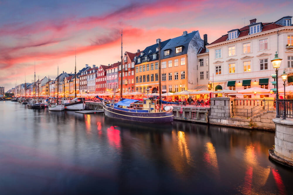 Kopenhagen, Dänemark am Nyhavn-Kanal.