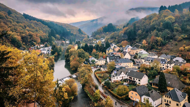 Hochformatige Ansicht der Stadt Luxemburg gegen den Himmel
