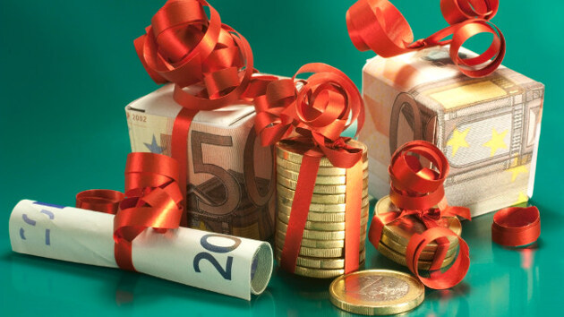 Kleine aus Euroscheinen gefaltete Geschenke