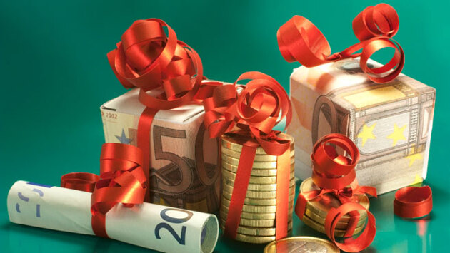 Kleine aus Euroscheinen gefaltete Geschenke