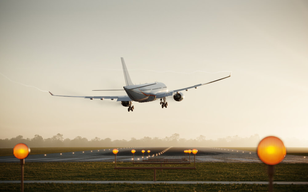 Passagierflugzeugs, das auf der Landebahn landet